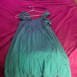 Kids xxl: target dress
Has been worn maybe around 10 times
Non smoking household